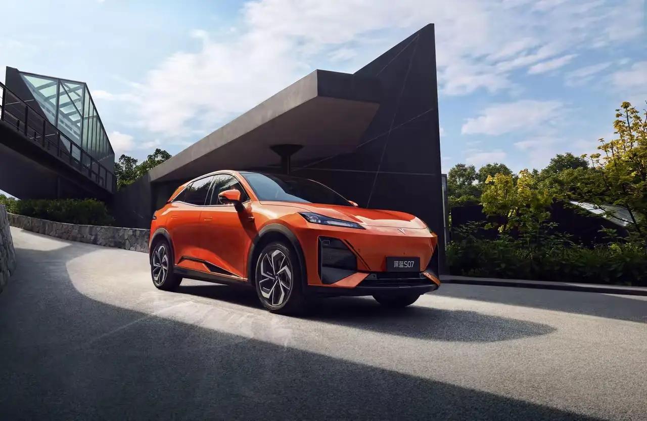 有强大后台支撑，不会倒闭的十大汽车品牌：
1. 比亚迪——全产业链自研+全球新能