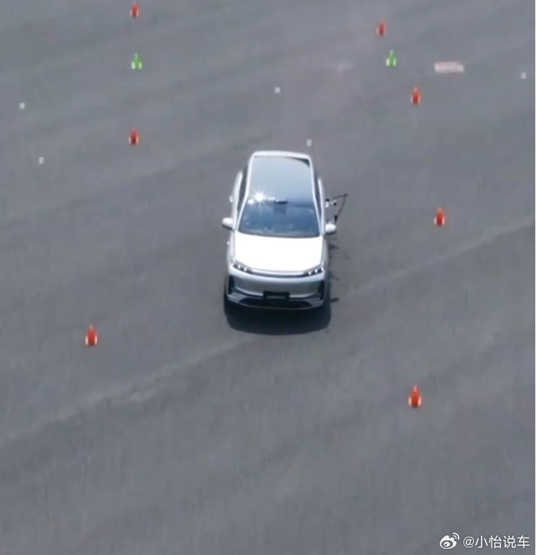 爆胎测试还得高管亲自上 吉利银河M9前阵子有个高管，自己开着车去做85km/h弯