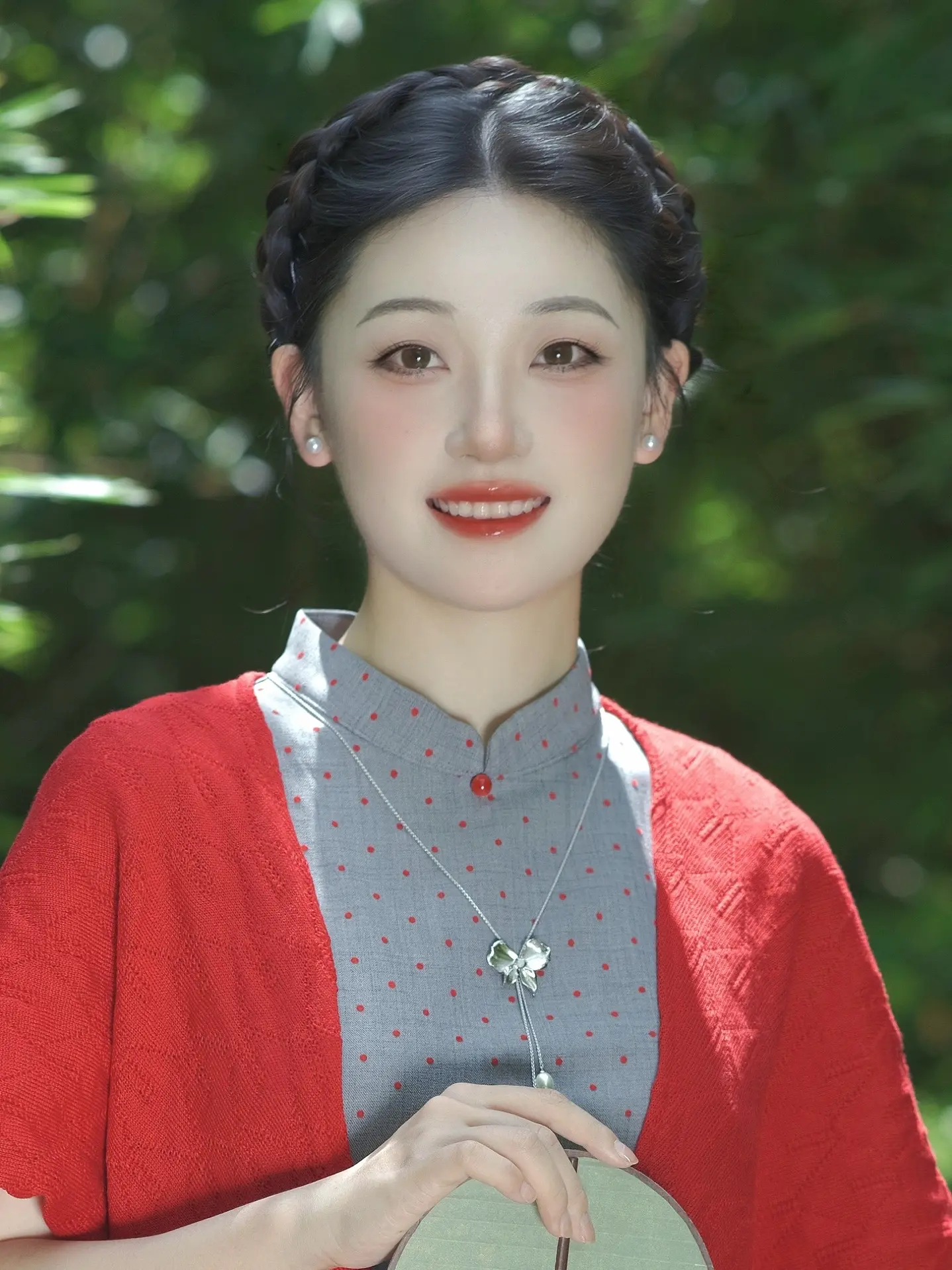 今夜月明人尽望，不知秋思落谁家。