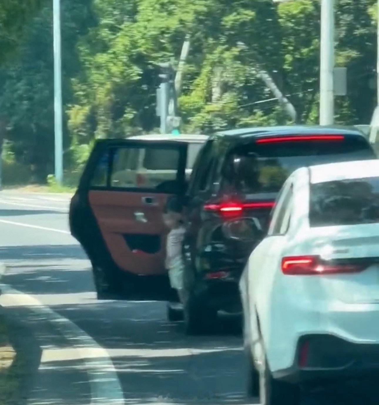 行驶道路还能这样是真nb。终于知道马桶座椅的受众人群是谁了