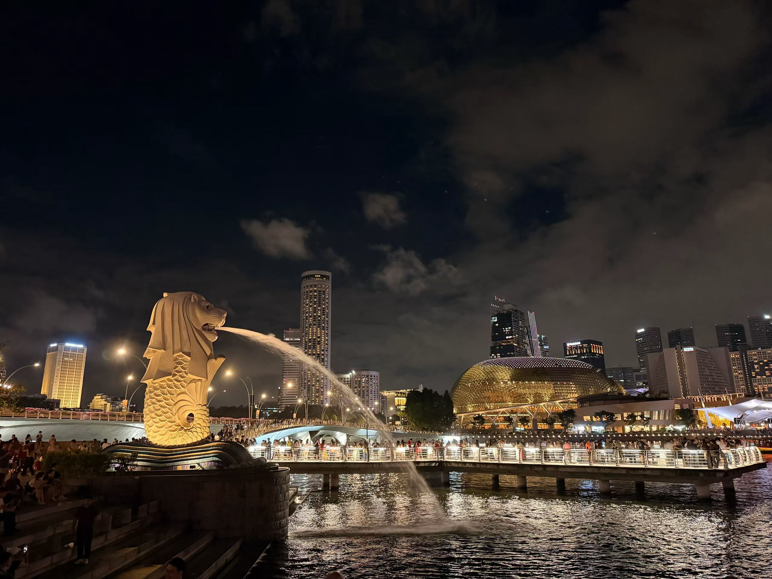 上班端庄下班当拽姐迎财神 