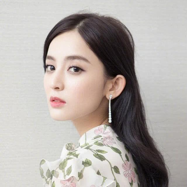 “炫耀”二字文绉绉，放到方言里却活色生香。一句接地气的方言，能把小得意、小张扬说