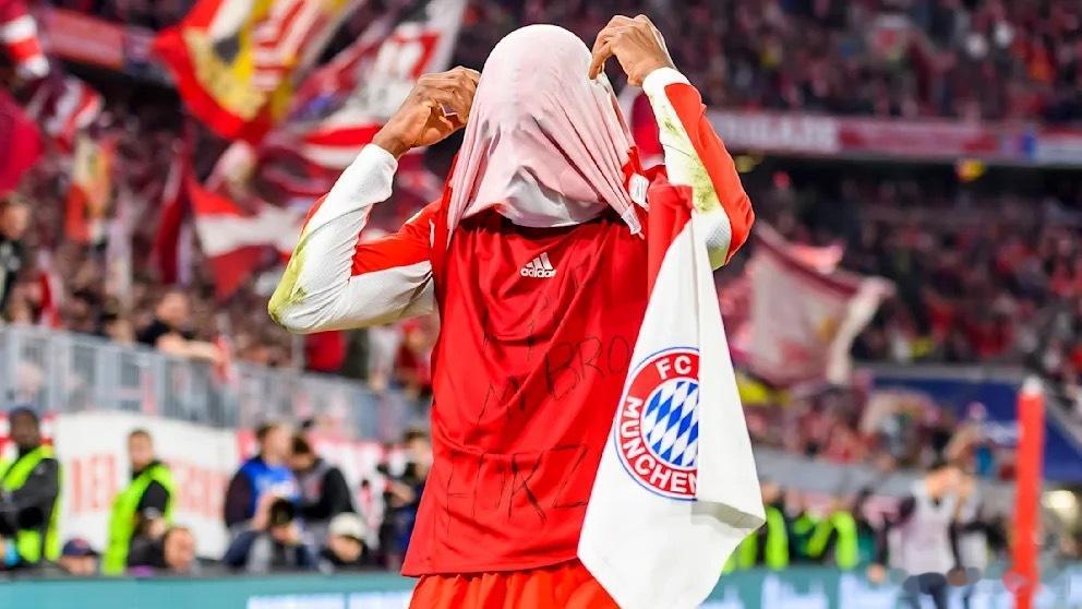 关于雅克松德甲首球后，庆祝时亮出T恤的文字，终于有了答案。当时贴身的衣服写着RI