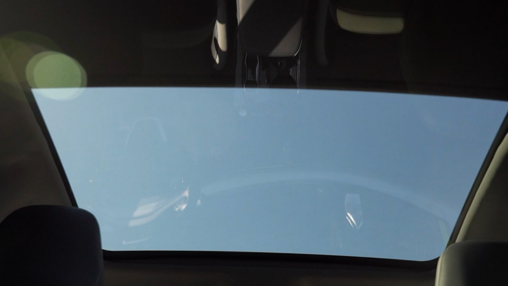 近日，伟巴斯特推出新一代车顶遮阳技术——三维制天幕（Shading in Gla