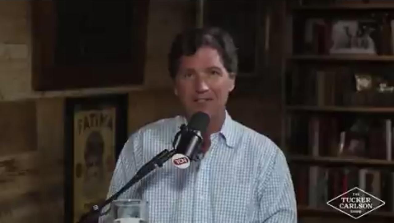 塔克·卡尔森Tucker Carlson表示，从“美国优先”的角度来看，俄罗斯应