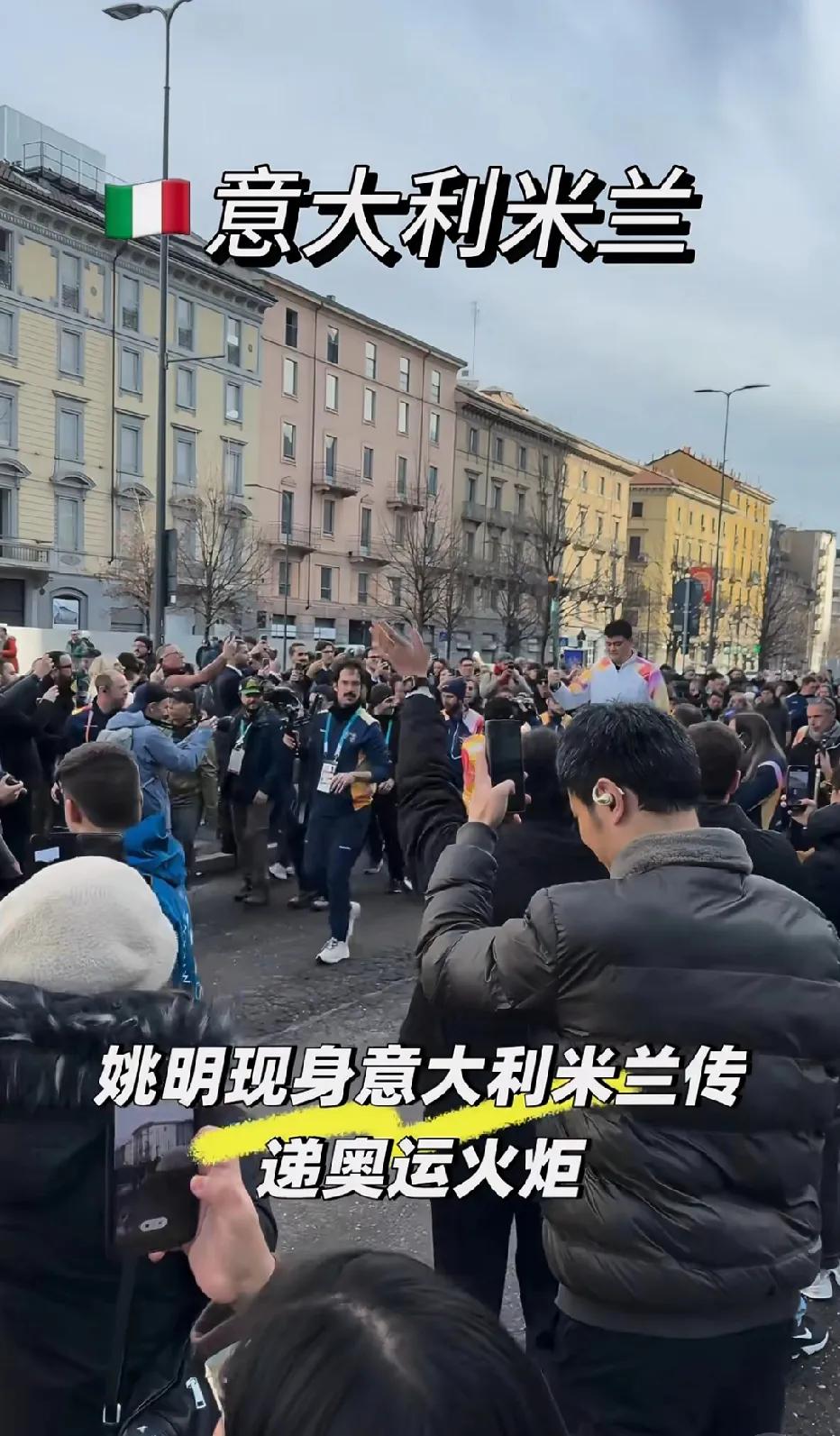 人群中的“巨人”！