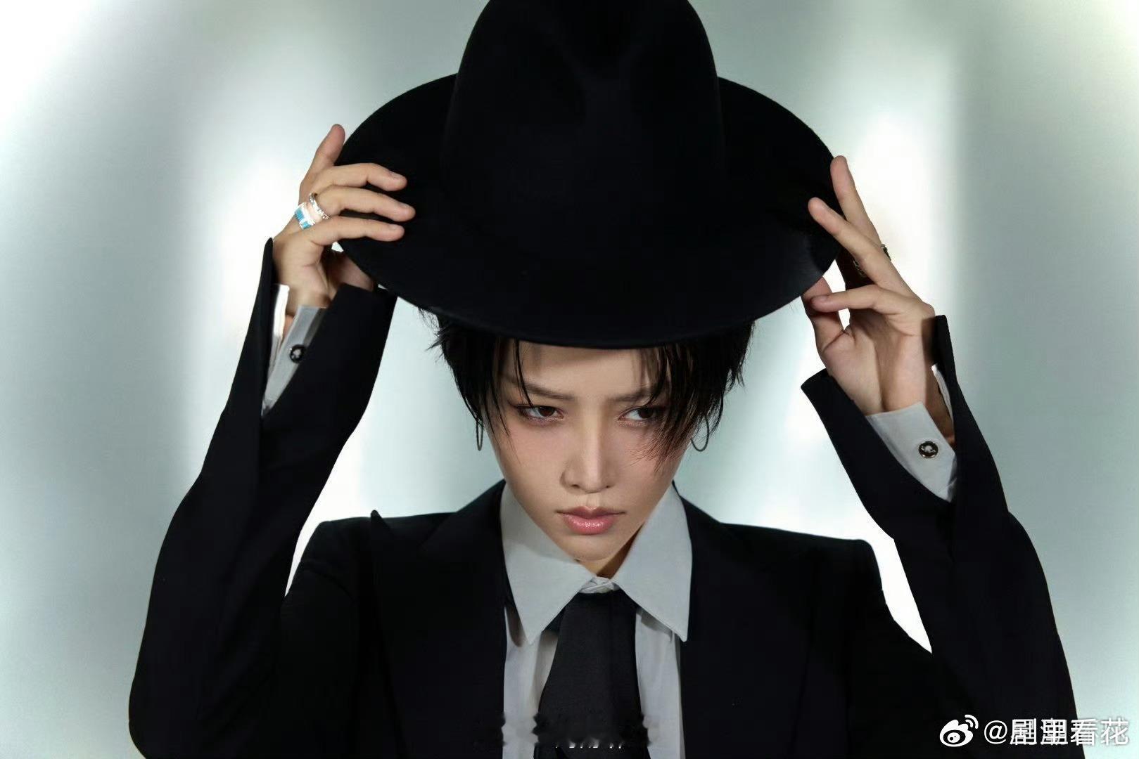 刘雨昕的节奏病在披哥全新演绎披荆斩棘直播 披哥直播解锁《节奏病》全新演绎，强劲律