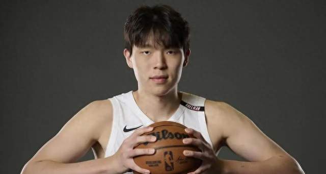开拓者新帅拍板杨瀚森第3中锋！单独点名盛赞小杨潜力大：有惊喜