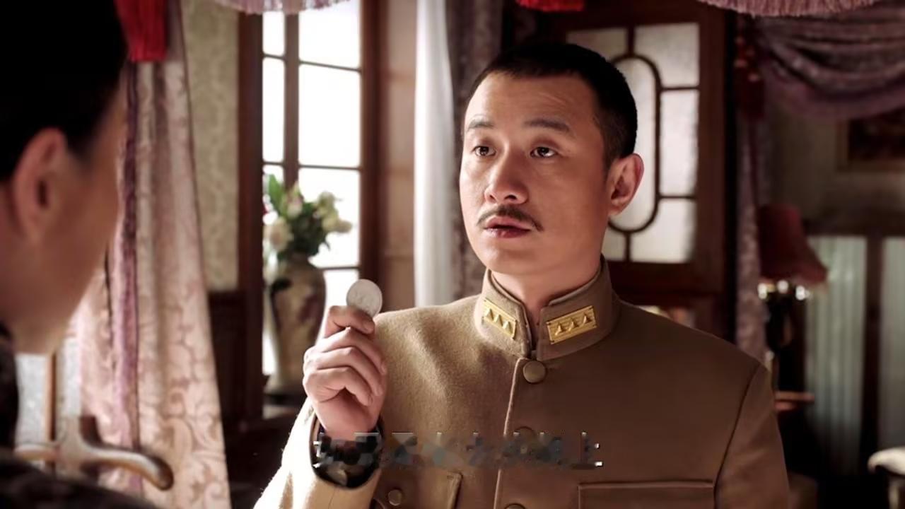 一枚银元，连抛六次，六次落下，六次同面。 
 
1929年1月，沈阳帅府的密室里
