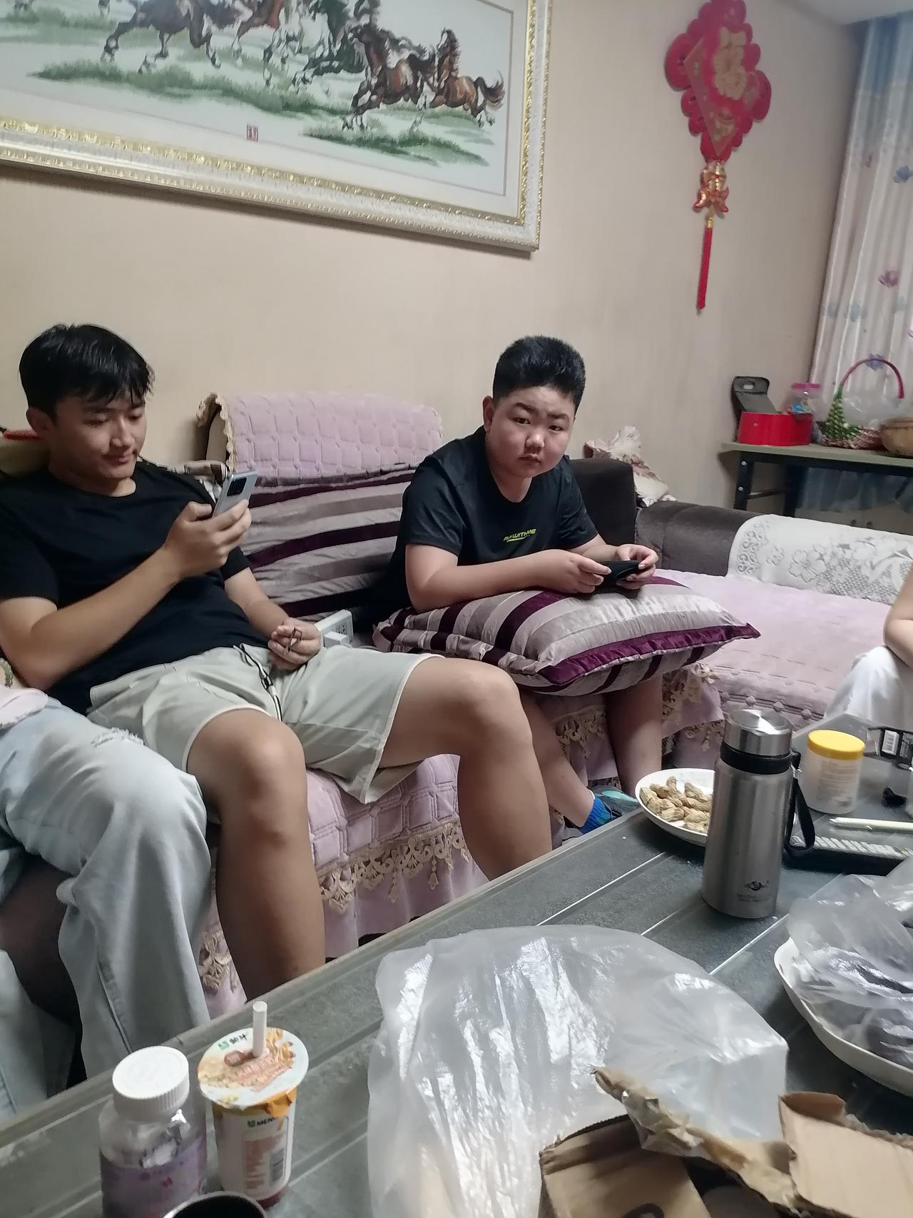 十一月四号，美国政府停摆进入了三十五天，马上就要破纪录了，国内有很多反美人士幸灾