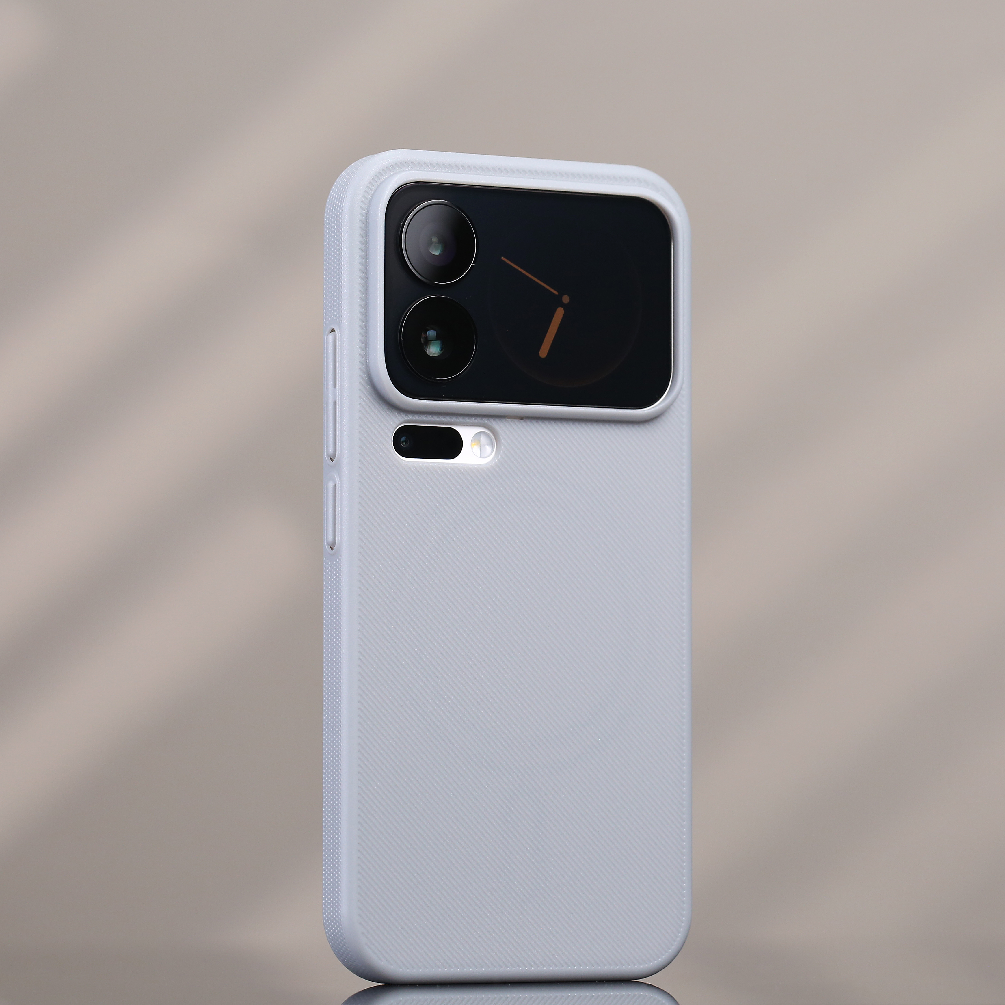 小米17Pro 的超薄 PC 斜隐壳预计周四可以上图中搭配的是我们的 AG+AR