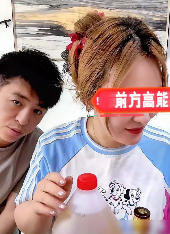 某巴这波操作太明显了！
“围堵”柴桑大姐之后，人气一路下滑，直播间人数跌得触目惊