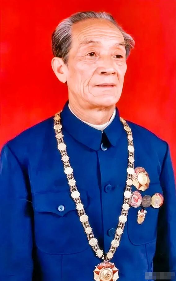 黄继光偶像，抗美援朝特等功臣，率3人攻下3高地歼敌200余，伤残后却当30年农民