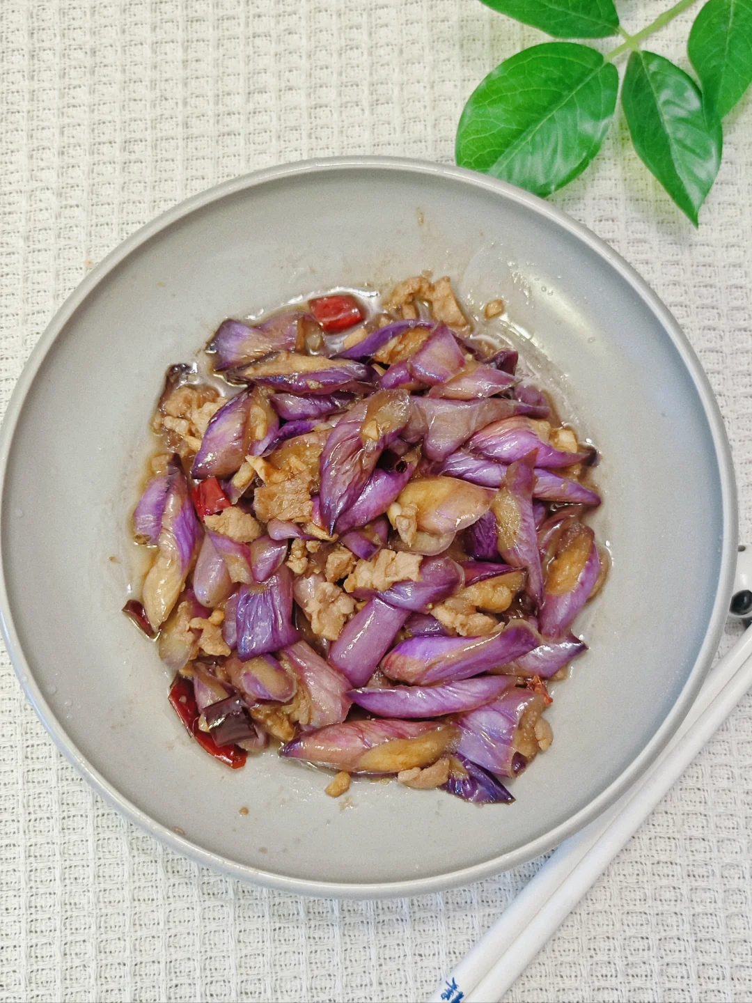 茄子怎么做才能保持紫💜色呐【肉沫茄子】