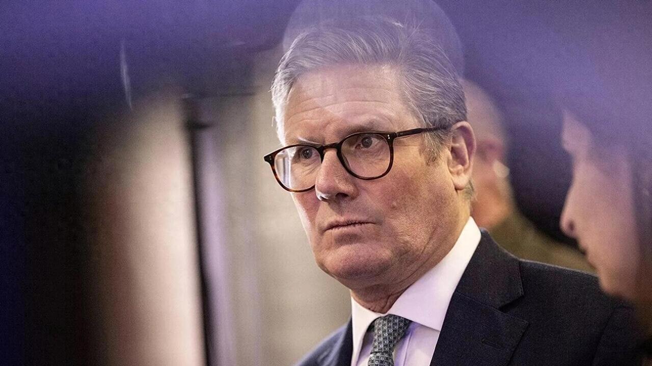 根据官方通稿，中方开门见山的就对斯塔默表示了赞扬，积极评价了斯塔默在访华前夕关于