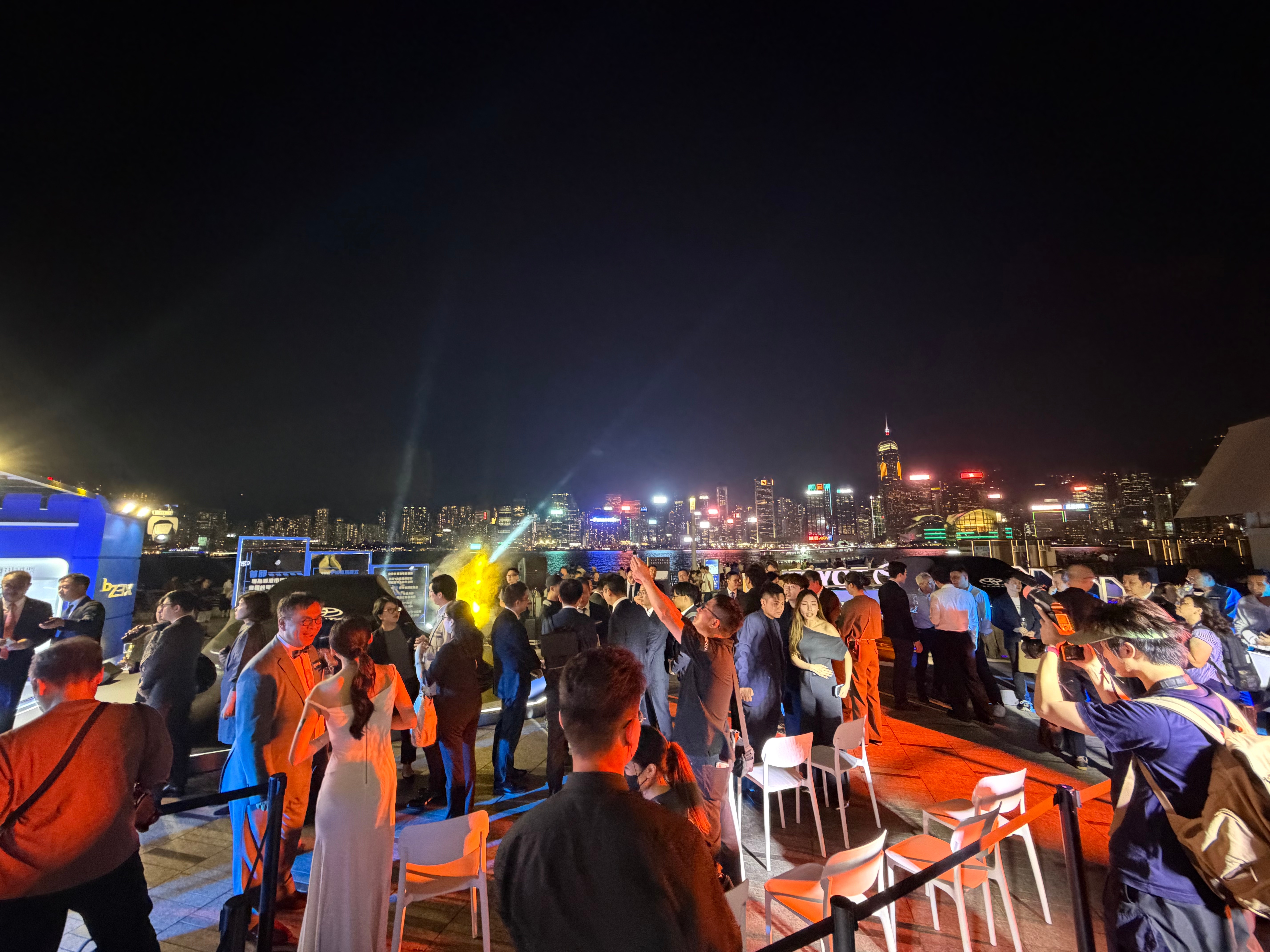 铂智3X香港开售丰田铂智3X火到香港铂智3X香港发布会现场气氛非常不错，广汽丰田