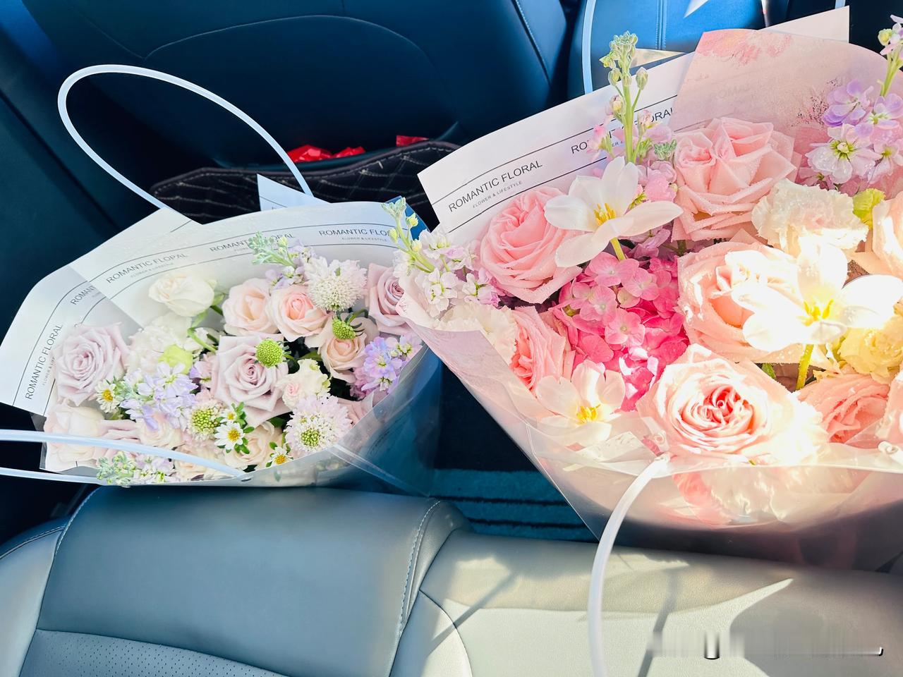 约朋友吃饭，一人一束花
我可是两碗水端平平的