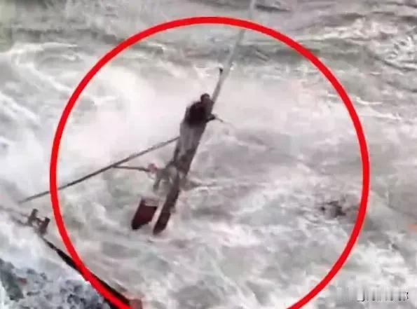 北海救助局英勇救援，辽东海域上演生死瞬间！

10月15日，就在辽宁瓦房店沿海水