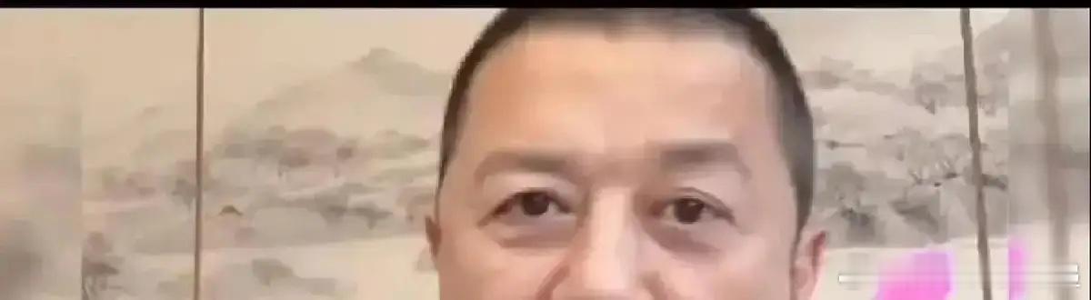 李亚鹏直播时，一个给嫣然基金捐过500万的粉丝，上来没问商品打折，直接问他想不想