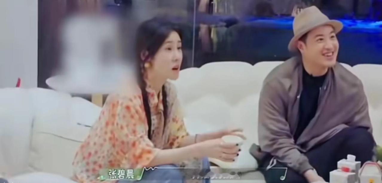 张碧晨问当众问武艺：“你是不是上了大号后会洗澡？”武艺惊讶地反问：“你们不会吗？