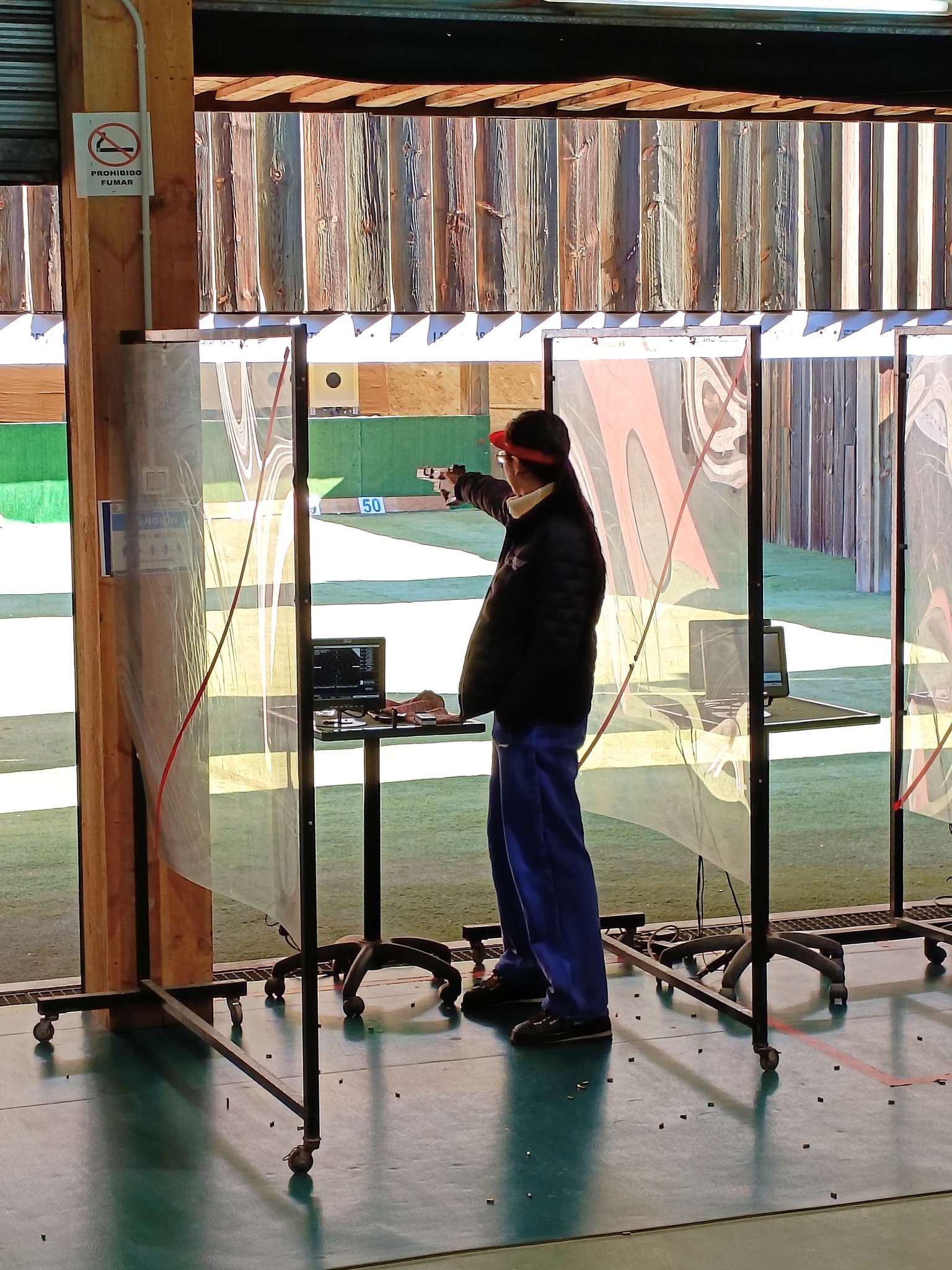 西班牙射击协会发了赛前训练图，另外在比赛赞助商中看到了中文