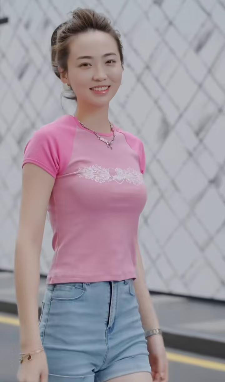 谁也没想到，

曾经站在顶级名利场中央的白珊珊，以最安静的方式完成了人生翻盘。