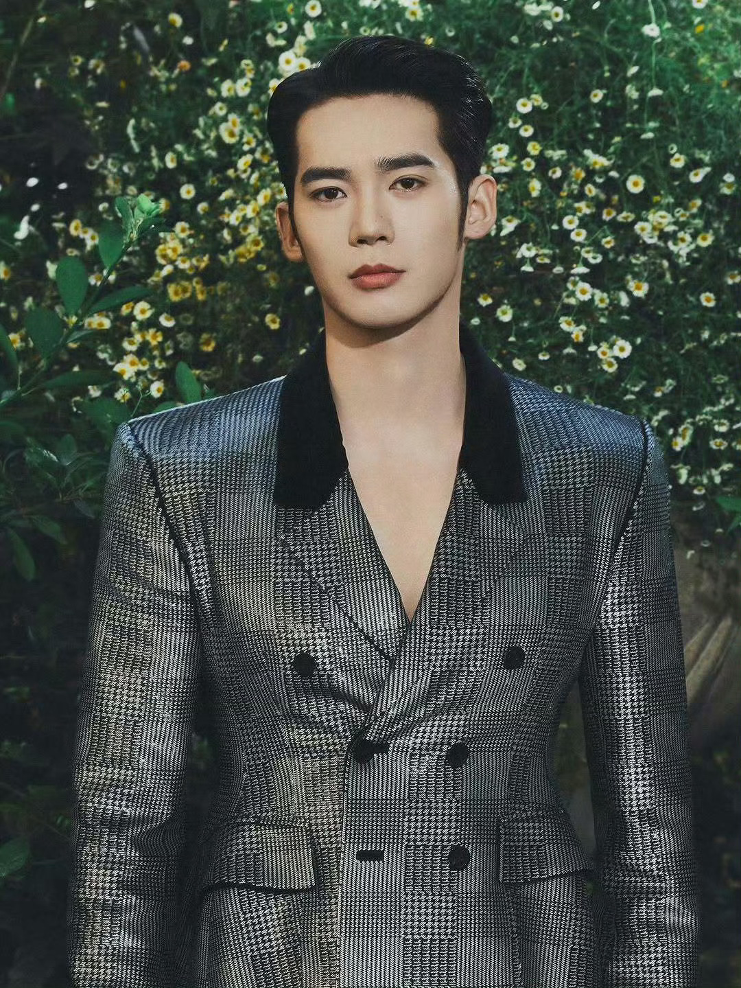 于适亮相巴黎男装周Dior 2027夏季男装大秀官方认领大片，身穿超季迪奥202