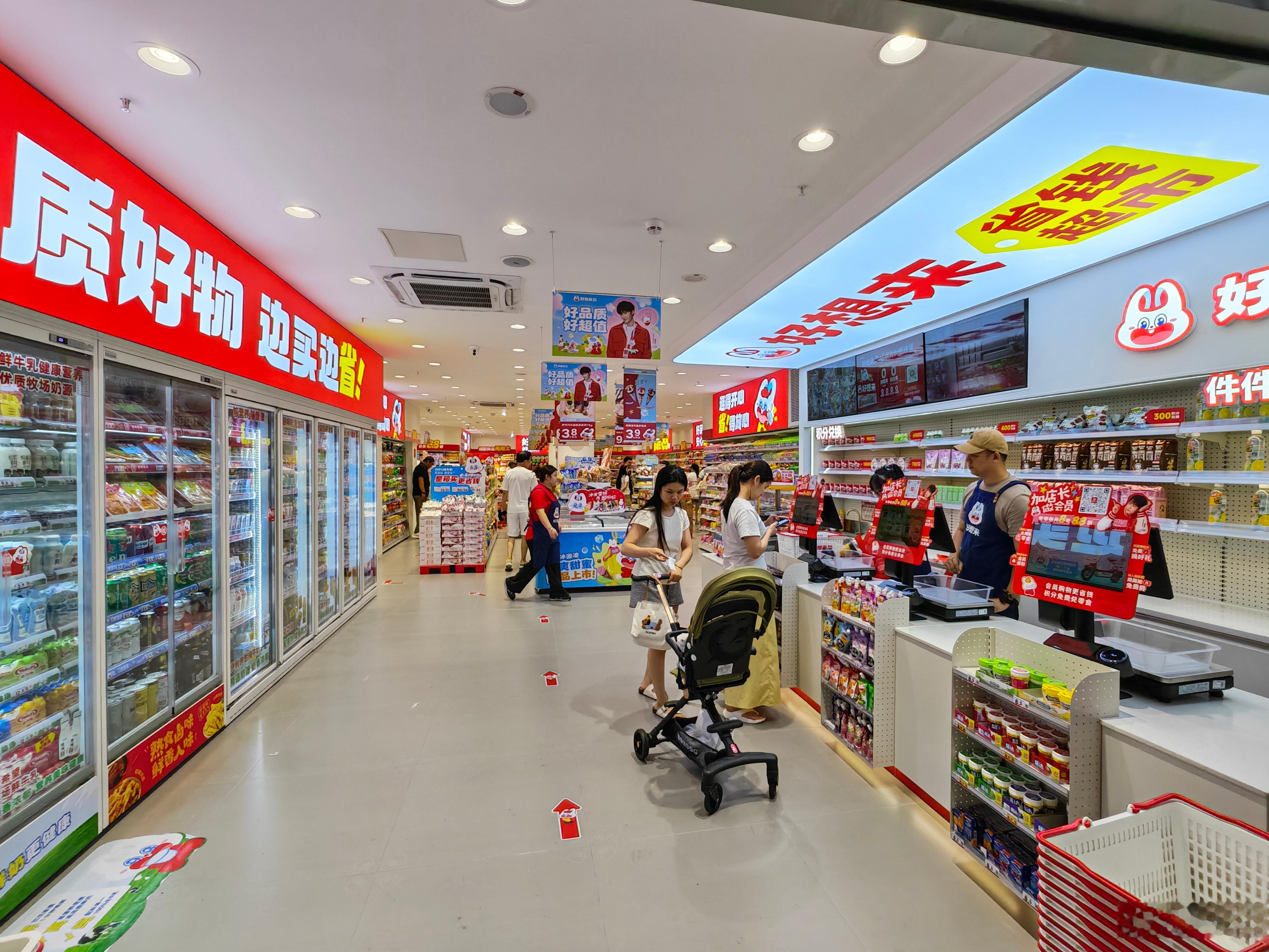 朋友在深圳开了家零食店，说可以帮我清空购物车，以后要实现零食自由了 深圳·巴登村