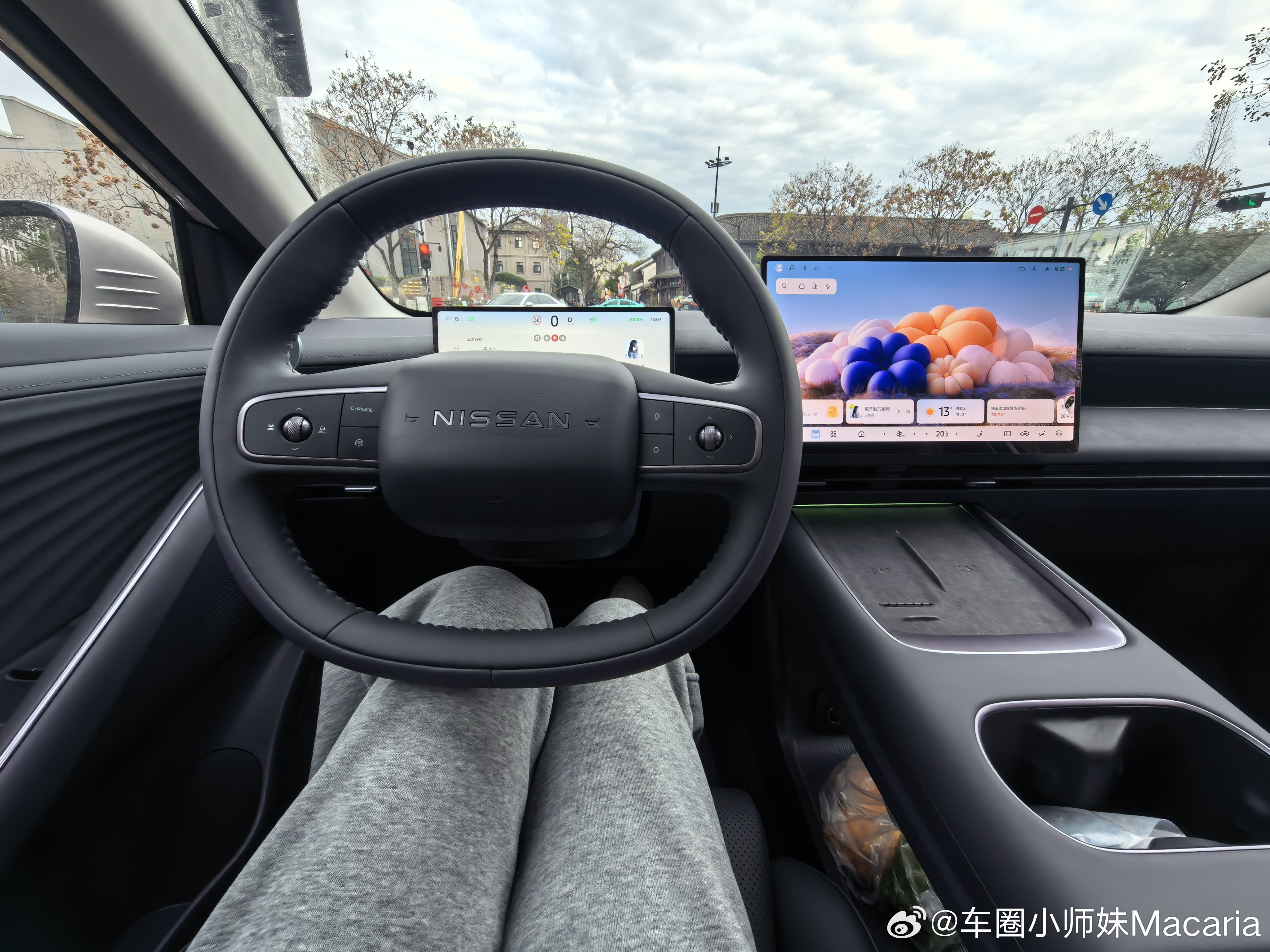 今天接了台东风日产N6，真的真的，坐上车第一句话是啊～这个座椅好舒服啊～讲真的，