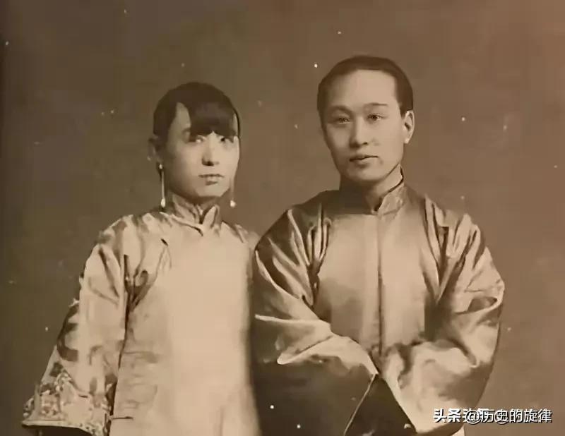 1918年荀慧生洞房花烛，掀开盖头瞬间吓懵：貌美新娘竟变成新娘姑姑
 
1918
