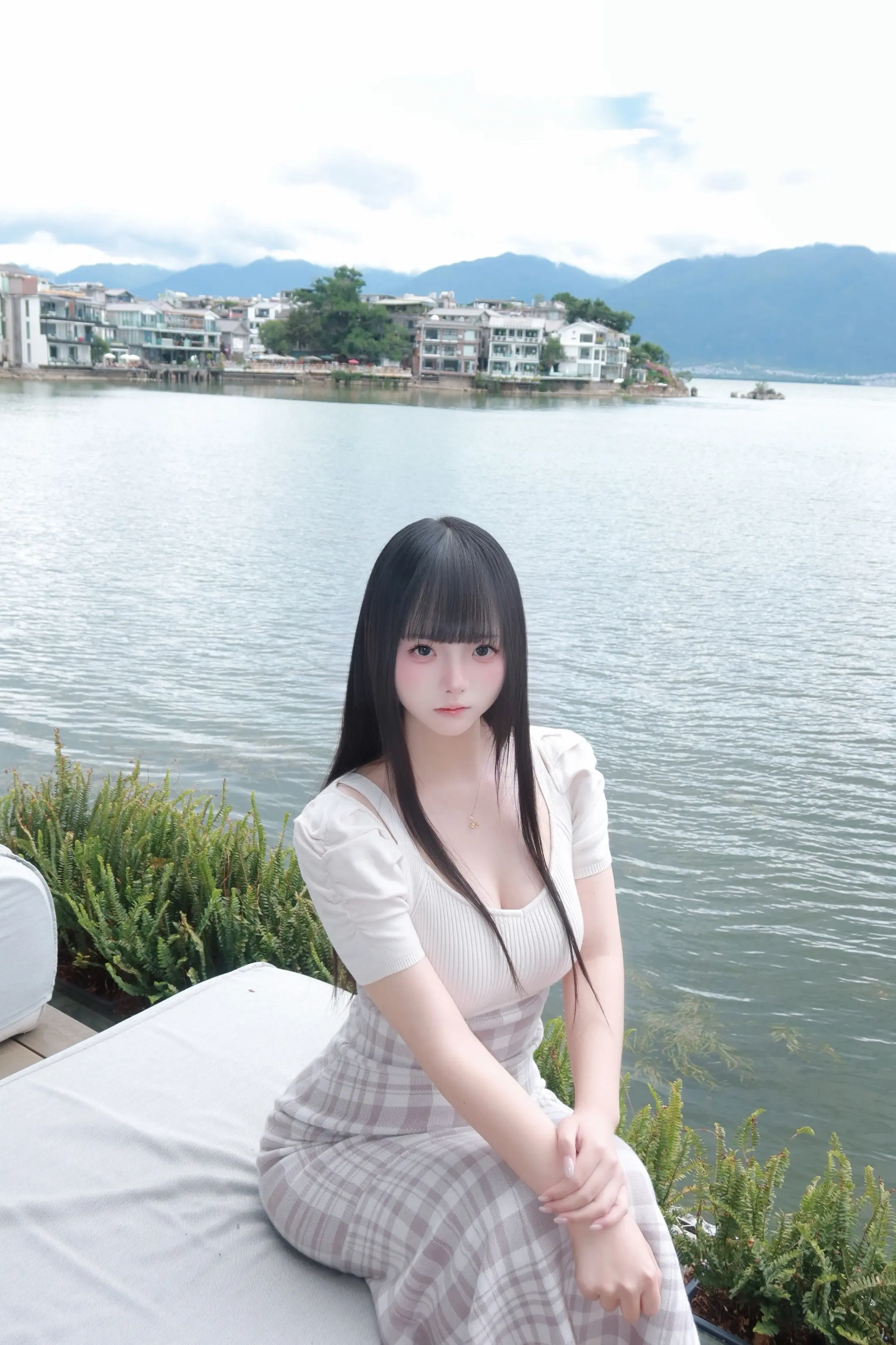 我不喜欢新鲜感 我喜欢安稳的一切 如果你有我就够了那么我也是