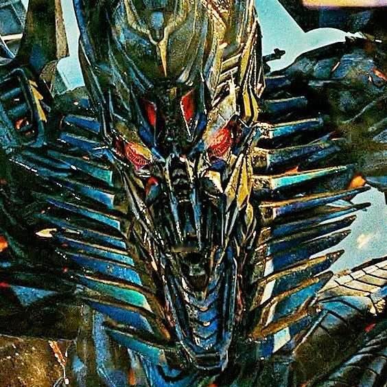 当年#变形金刚2#的堕落金刚(威天尊)的脸其实也是霸天虎的标志轮廓图5是变2堕落