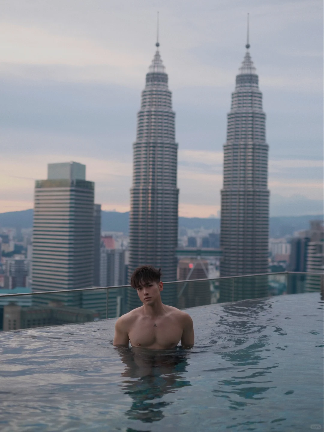 在吉隆坡📍一不小心拍到了绝美机位🏊