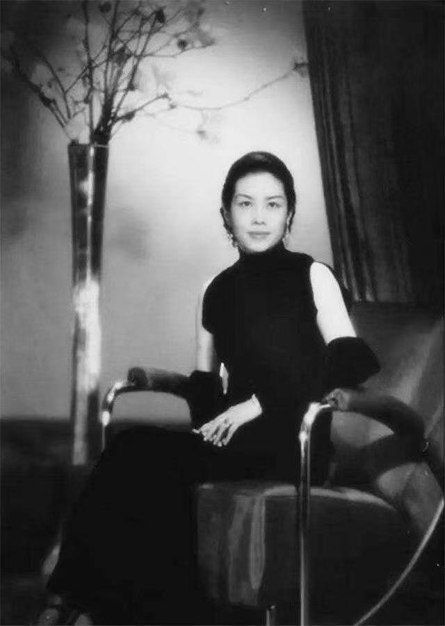 [微风]1935年，一妓女恳求37岁张伯驹：“带我走吧！我还是清白之身！”张伯驹