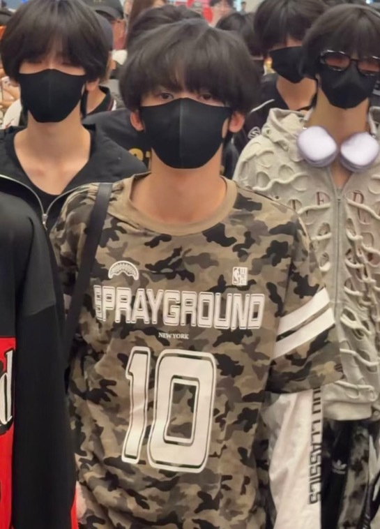这次穿10号球服前面开路 