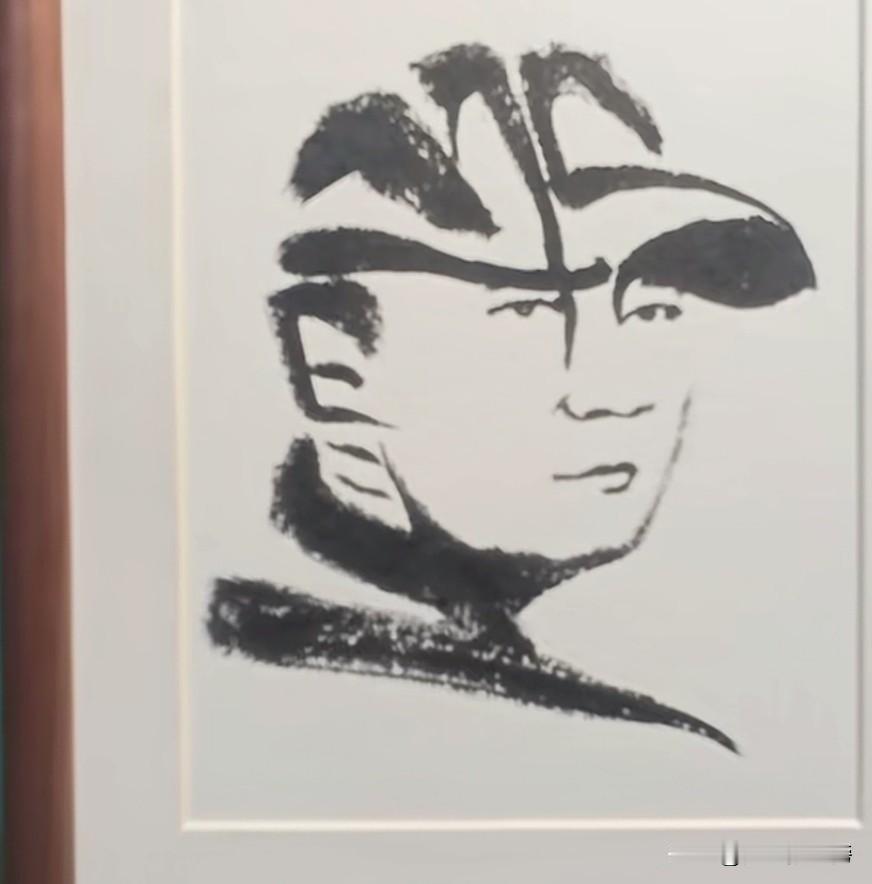 我见过的最牛逼的肖像画，你倒过来就是张雪的名字。如果你不倒过来，就是一张肖像画，