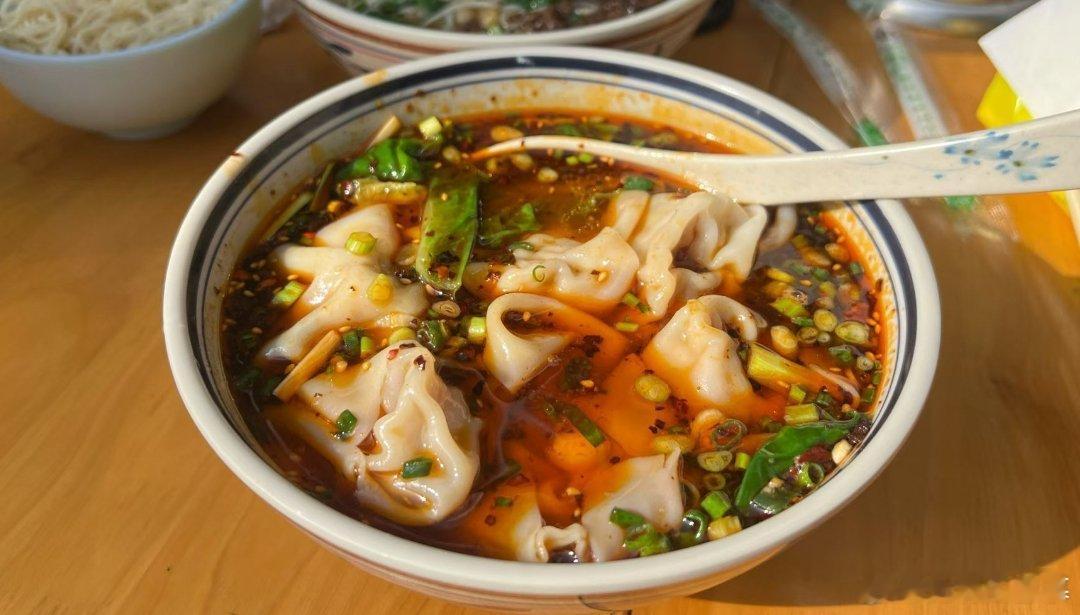 体验一把红油抄手 