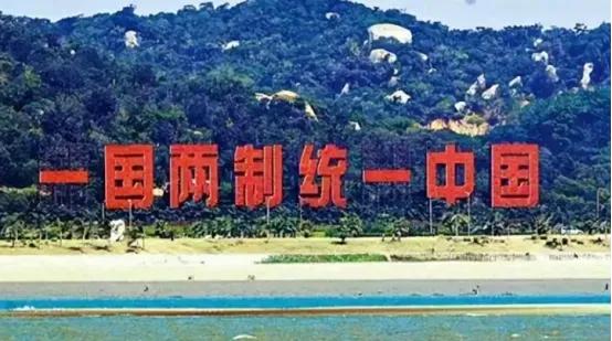 谁才是“台独”阵营里藏得最深的那条毒蛇？很多人会说是蔡英文或赖清德。错！真正的“