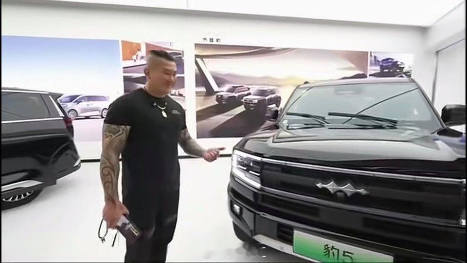 馆长今天去了比亚迪总部参观，体验了各种高科技，频频点赞。看到专利墙，直呼太腻害了