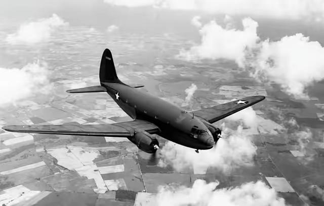 1949年2月20日凌晨，国民党空军少尉杨保庆趁人不注意，悄悄登上一架停在西安机