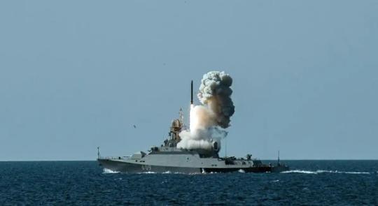 俄罗斯紧盯乌军一举一动，曾用激光弹药击毙200多乌军，谁给的俄军先进技术？
 