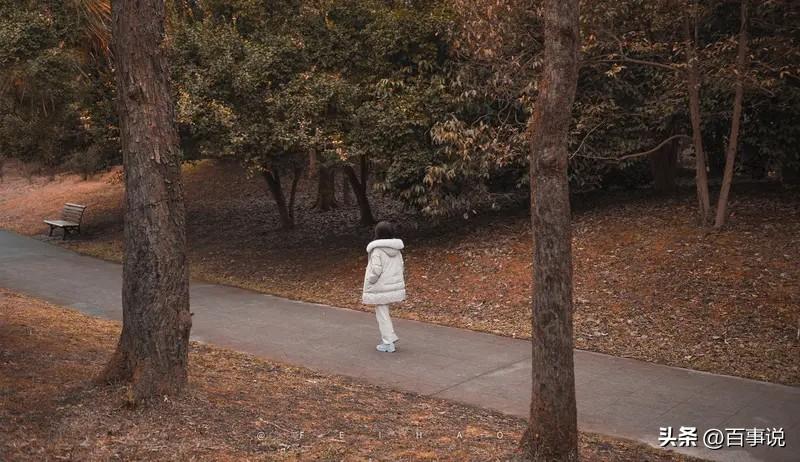 一个人最好的状态

一个人最好的状态
其实就是：
看着老实巴交
心里谁也不服
看