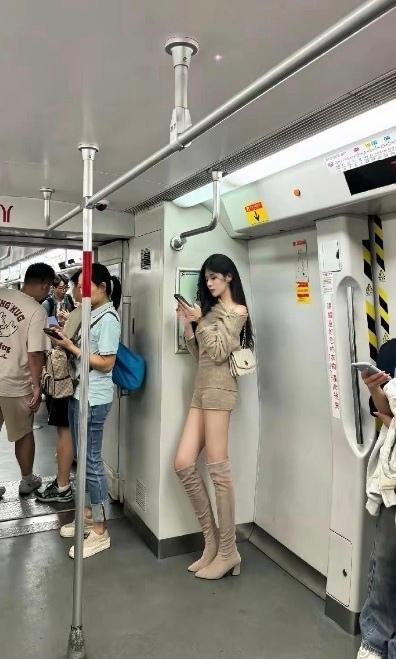 夏天穿靴子不热吗？