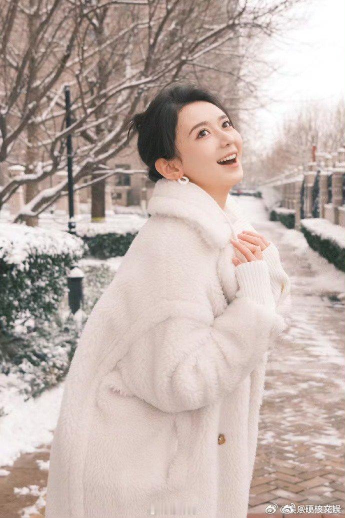 #徐梓钧比夏雪还小6岁# 我的天比夏雪还小6岁啊[吃惊][吃惊][吃惊] 夏东海