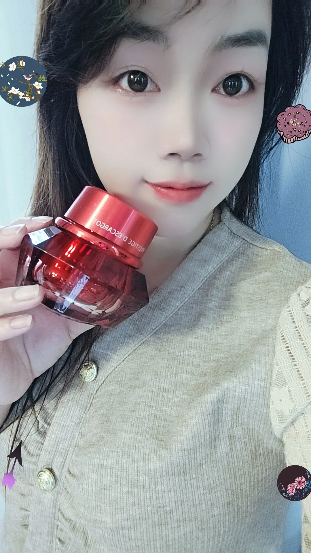 红参滋养，焕发肌肤活力 每一抹都蕴含自然的馈赠 让岁月在肌肤上留下优雅...