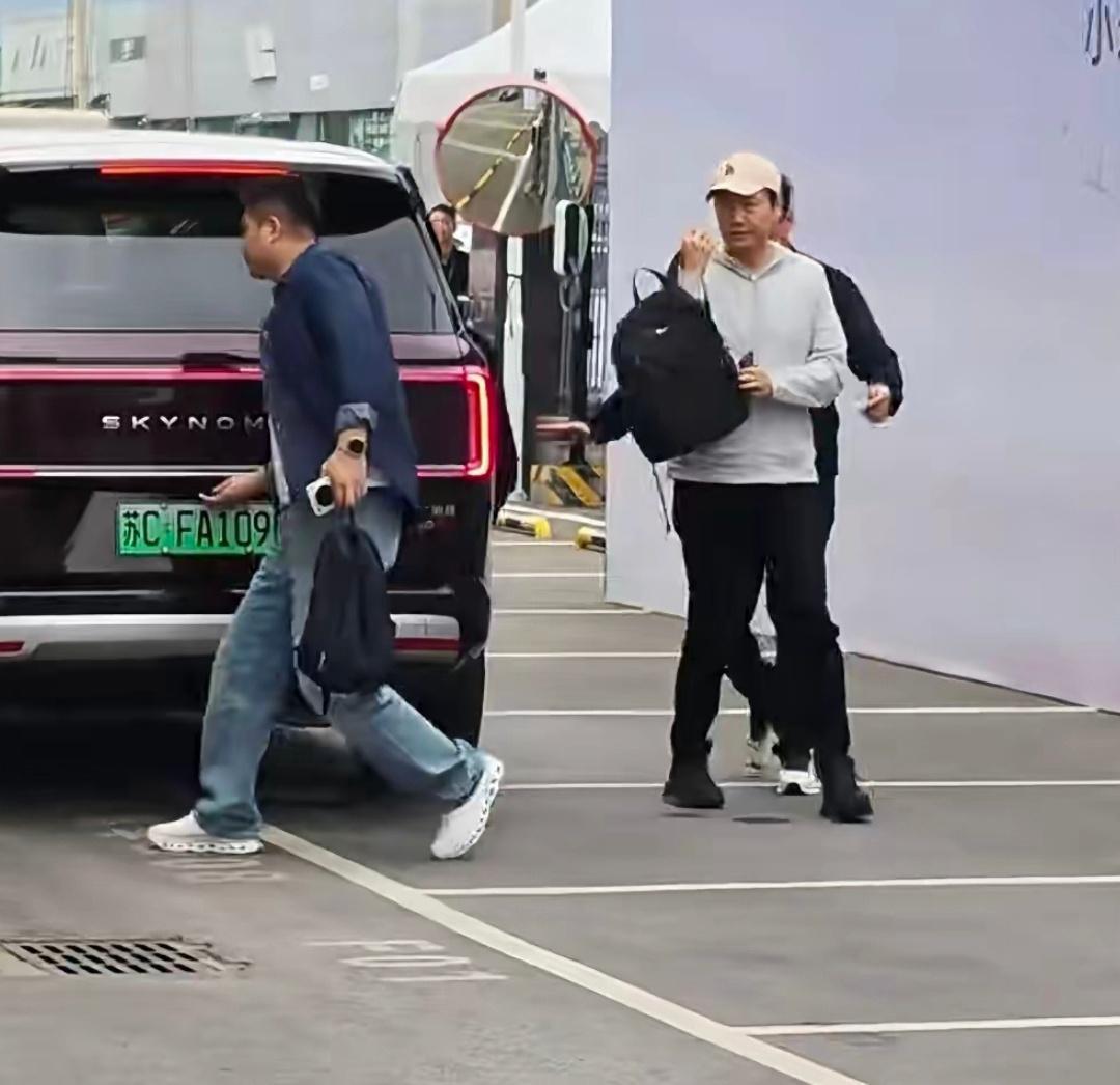 小米澎程 听说雷总已抵达徐州澎程。[兔子] ​​​