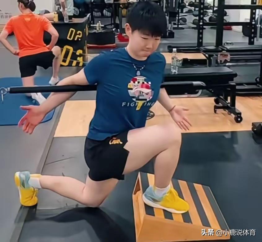 没拿单打就该被骂？
凭什么要求孙颖莎？
 
有人只认金牌论高低。
球迷看的全是她