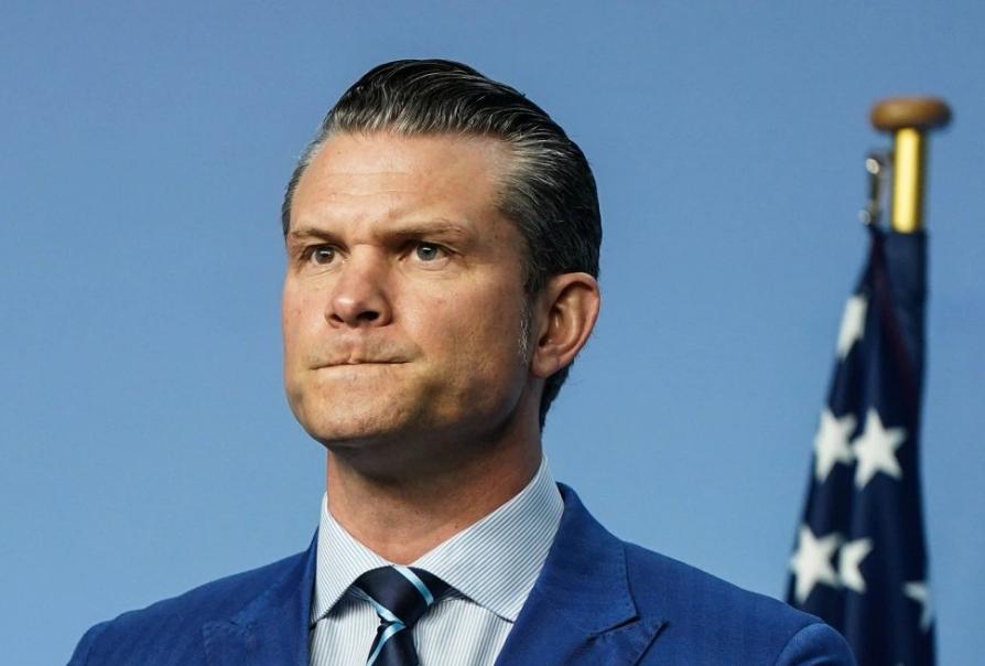 美防长越南行：越军演习假想敌对准美国

就在这两天，美国新设立的战争部的一把手，