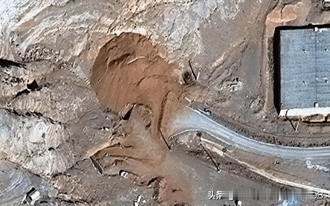 伊朗用泥土封锁了其核设施的入口。
这使得特种部队的轰炸和渗透行动变得更加困难。