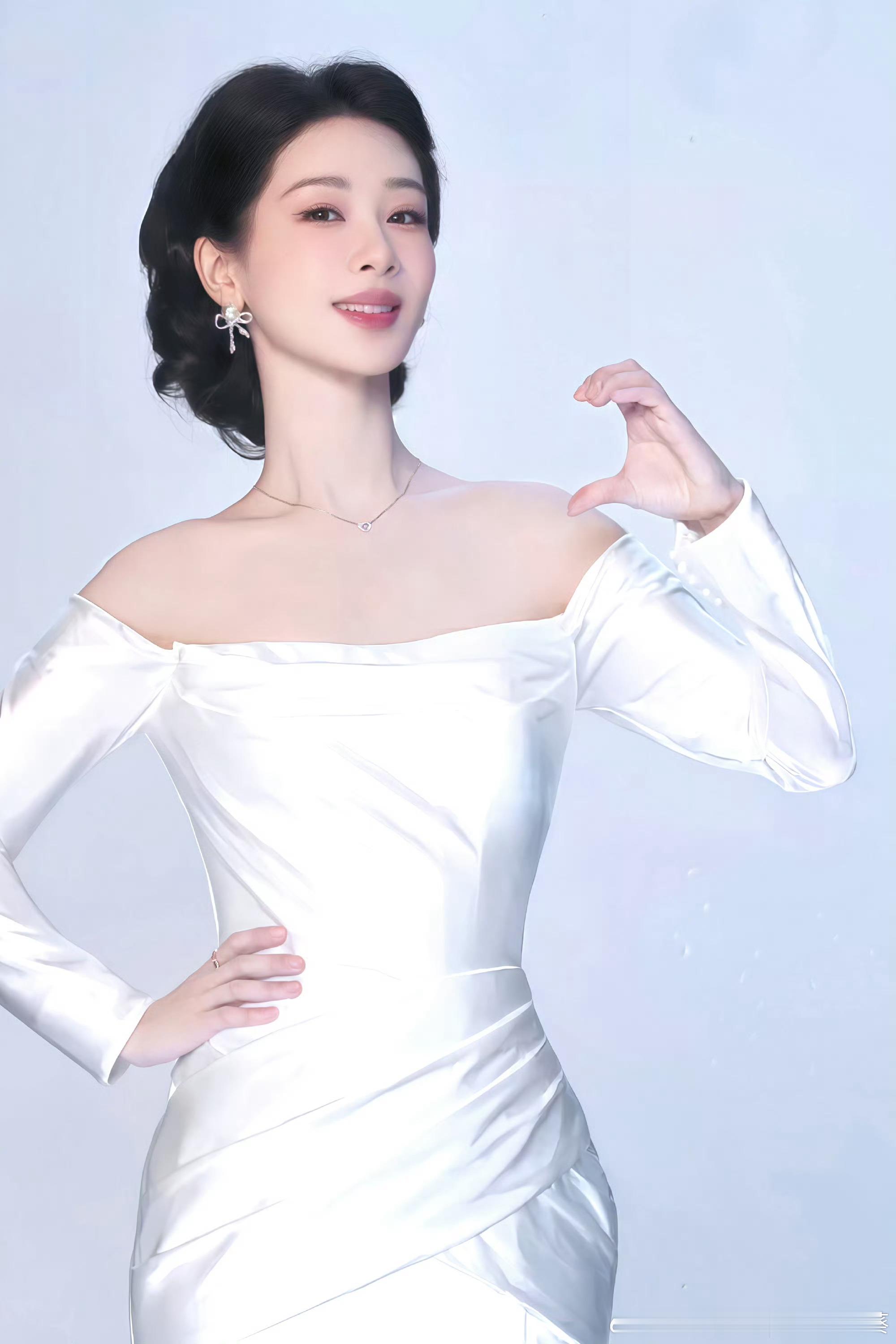 杨紫旺家福品牌全球代言人 “鲜花开在大山里，玫瑰藏在枝叶里，我不知道花儿向那里开